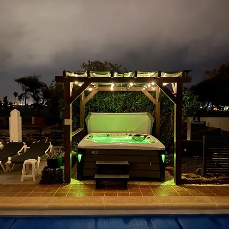 Villa Casa Piedra, Luxury Family Front Line Golf, Hot Tub,pool Table, 8 Pers, Caleta De Fuste